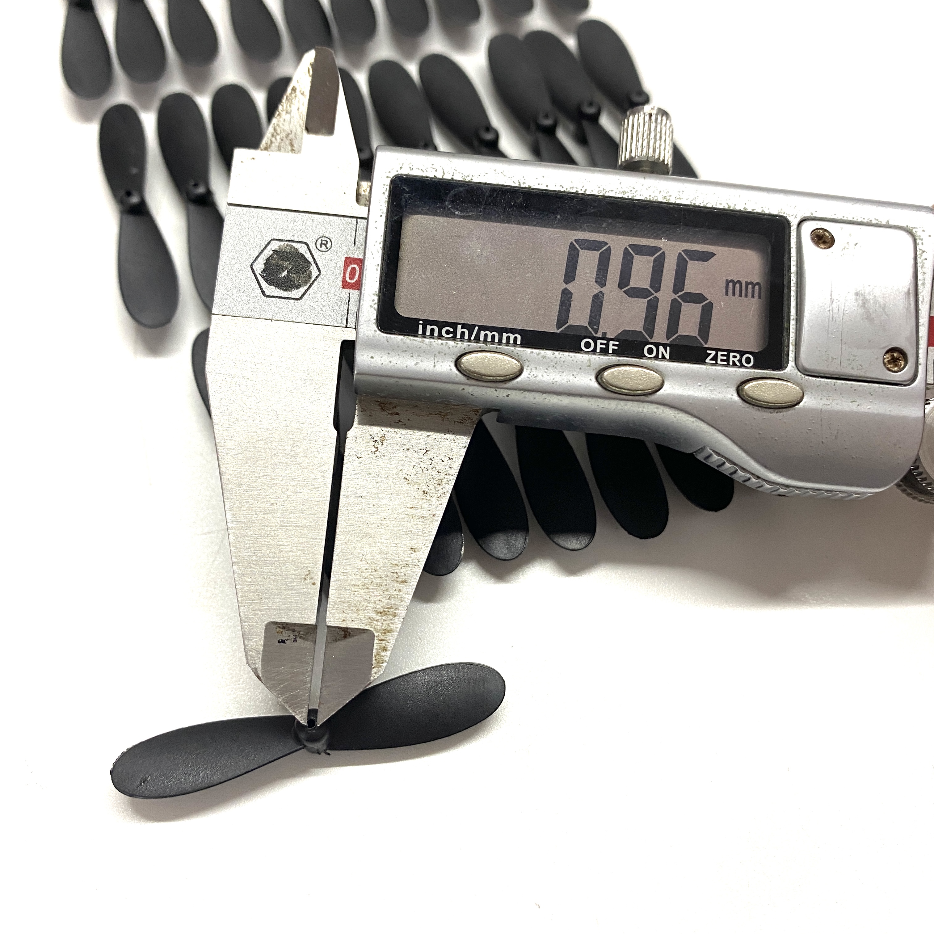 4DRC V17 Engine Motor RC Drone - Hybrid Smartwatch 리뷰 및 가격